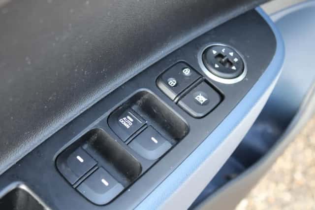 Hyundai i10 (2015) thumbnail 15