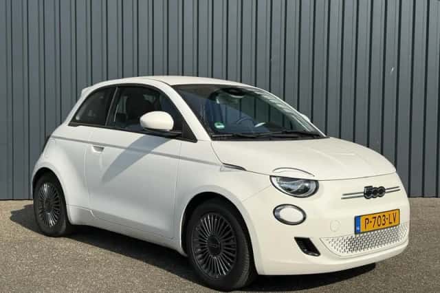 Fiat 500 (2022) thumbnail 2