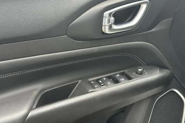 Jeep Compass (2022) thumbnail 33