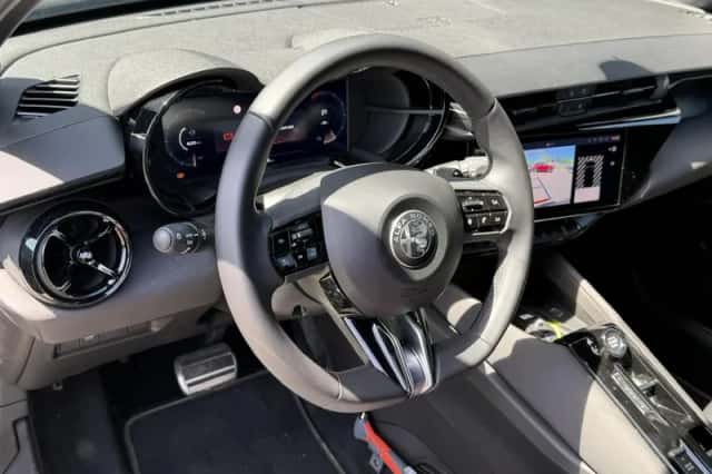 Alfa Romeo Junior (2025) thumbnail 23