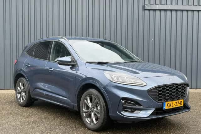 Ford Kuga (2023) thumbnail 2