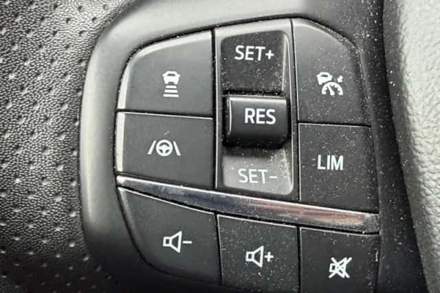 Ford Kuga (2023) thumbnail 13