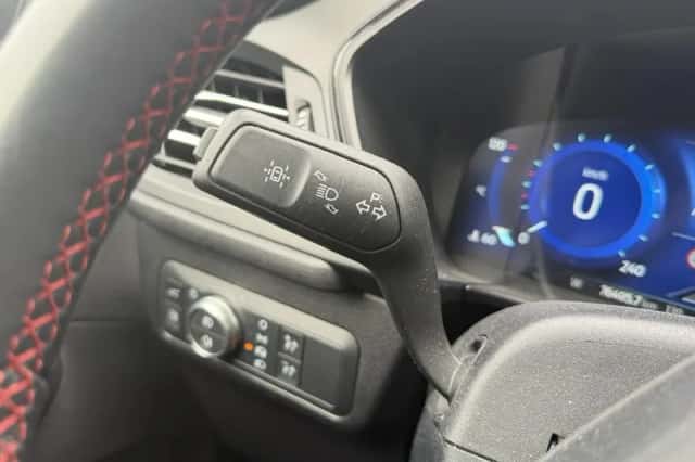 Ford Kuga (2023) thumbnail 15