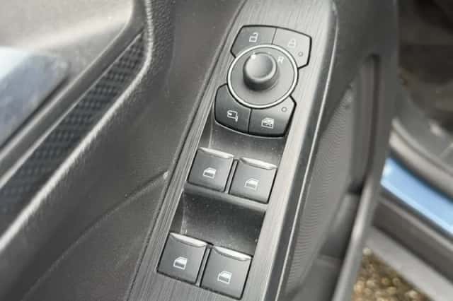 Ford Kuga (2023) thumbnail 10