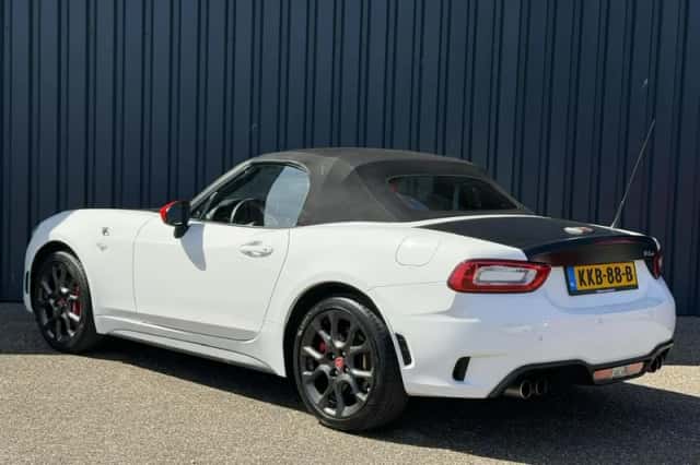 Fiat 124 Spider (2017) thumbnail 4