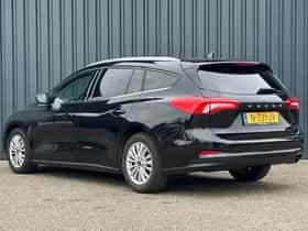 Ford Focus (2021) thumbnail 3