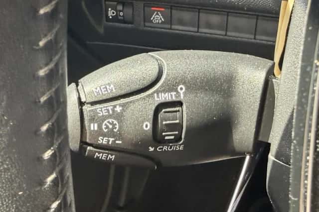 Peugeot 208 (2021) thumbnail 15