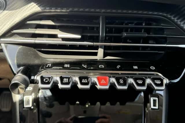 Peugeot 208 (2021) thumbnail 25