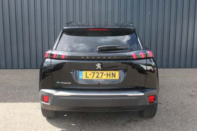 Peugeot e-2008 (2021) thumbnail 5