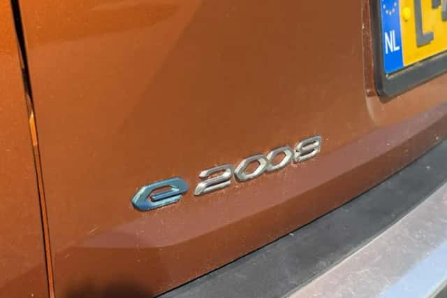 Peugeot e-2008 (2021) thumbnail 4