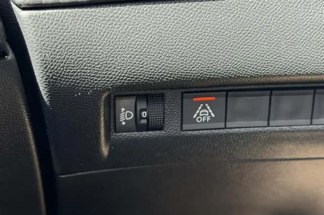 Peugeot e-2008 (2021) thumbnail 7