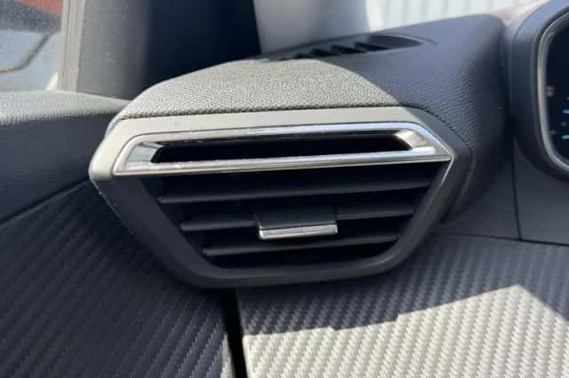 Peugeot e-2008 (2021) thumbnail 8