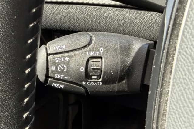Peugeot e-2008 (2021) thumbnail 10