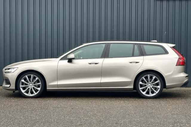 Volvo V60 (2022) thumbnail 2