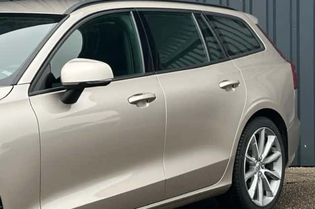Volvo V60 (2022) thumbnail 12