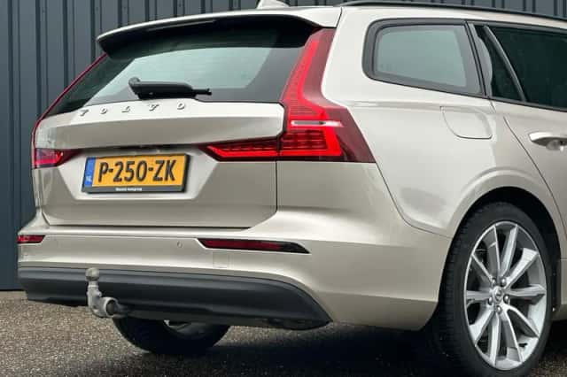 Volvo V60 (2022) thumbnail 15