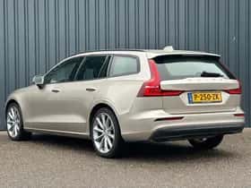 Volvo V60 (2022) thumbnail 3