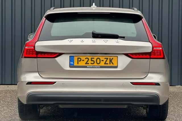 Volvo V60 (2022) thumbnail 4