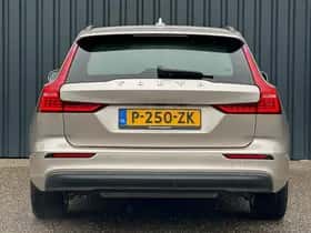 Volvo V60 (2022) thumbnail 4