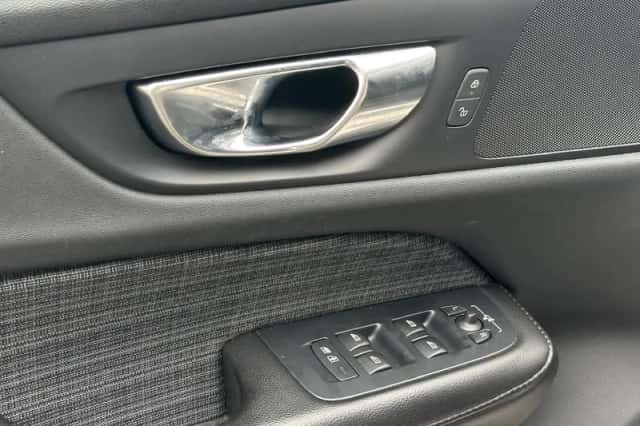 Volvo V60 (2022) thumbnail 32