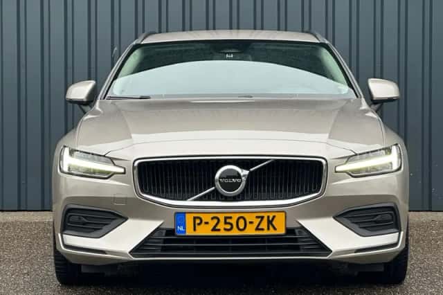 Volvo V60 (2022) thumbnail 8
