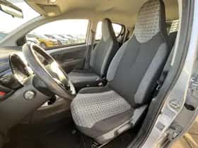 Peugeot 108 (2022) thumbnail 9