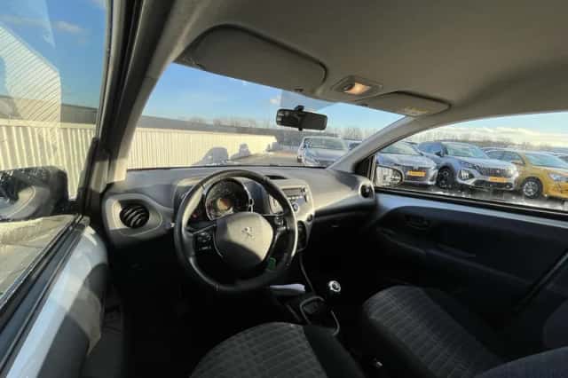 Peugeot 108 (2022) thumbnail 10