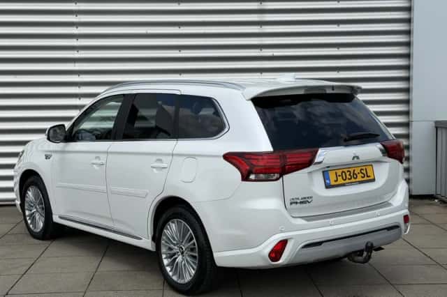 Mitsubishi Outlander (2020) thumbnail 5