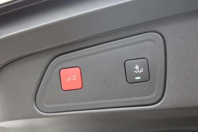 Peugeot 3008 (2022) thumbnail 20