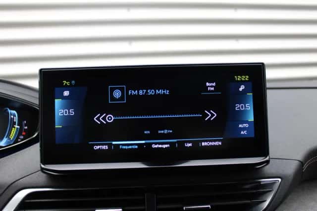 Peugeot 3008 (2022) thumbnail 37