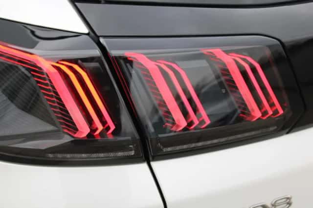 Peugeot 3008 (2022) thumbnail 9