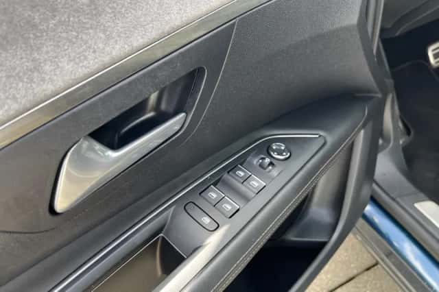 Peugeot 3008 (2022) thumbnail 11