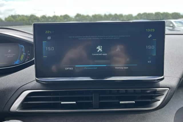 Peugeot 3008 (2022) thumbnail 18