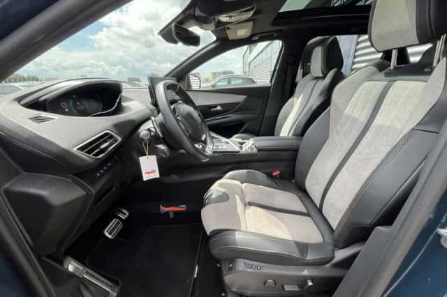 Peugeot 3008 (2022) thumbnail 9