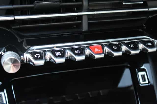 Peugeot 208 (2021) thumbnail 12