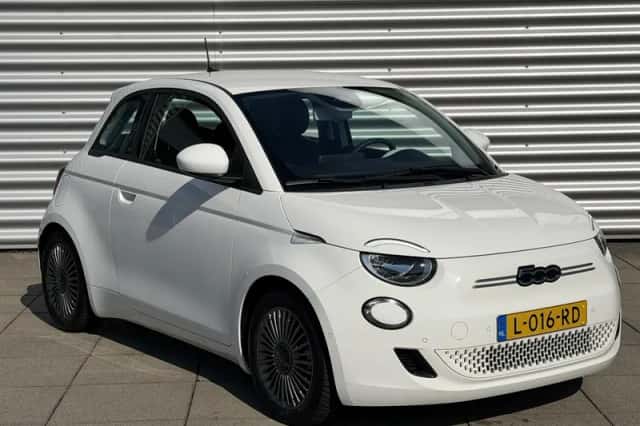 Fiat 500 (2021) thumbnail 2