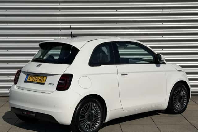 Fiat 500 (2021) thumbnail 3