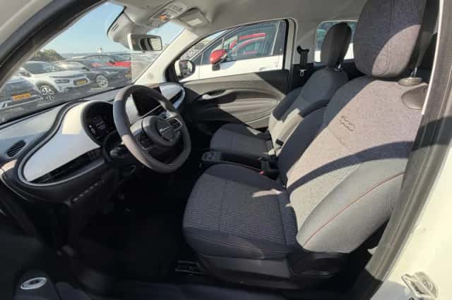 Fiat 500 (2021) thumbnail 5