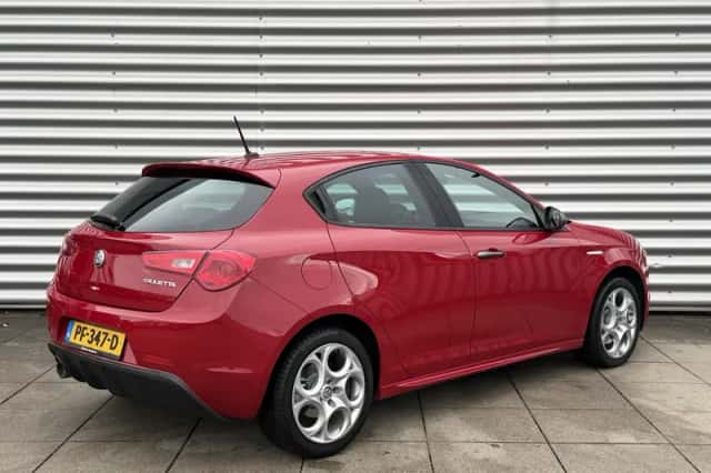 Alfa Romeo Giulietta (2017) thumbnail 3