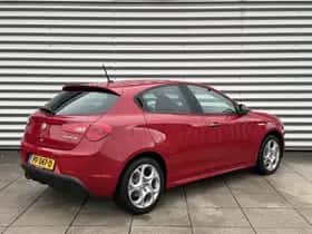 Alfa Romeo Giulietta (2017) thumbnail 3