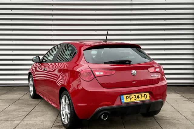 Alfa Romeo Giulietta (2017) thumbnail 4