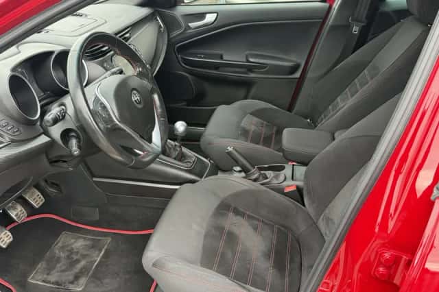 Alfa Romeo Giulietta (2017) thumbnail 5