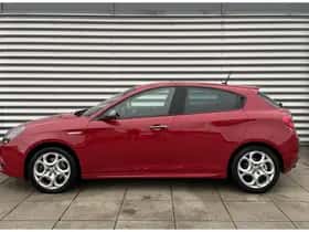 Alfa Romeo Giulietta (2017) thumbnail 6