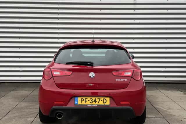 Alfa Romeo Giulietta (2017) thumbnail 8