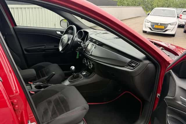 Alfa Romeo Giulietta (2017) thumbnail 10