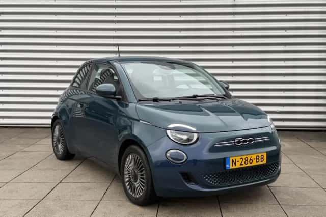Fiat 500 (2021) thumbnail 3