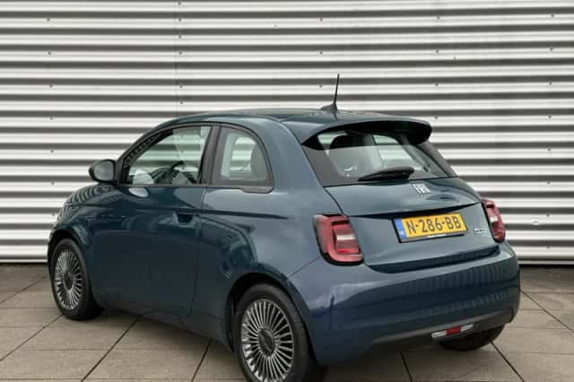Fiat 500 (2021) thumbnail 4
