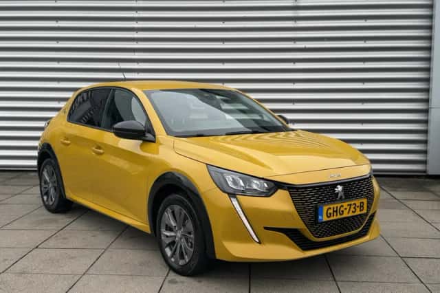 Peugeot e-208 (2023) thumbnail 3