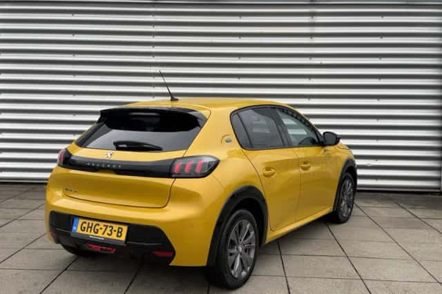 Peugeot e-208 (2023) thumbnail 4