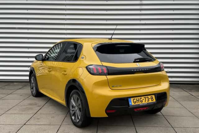 Peugeot e-208 (2023) thumbnail 5